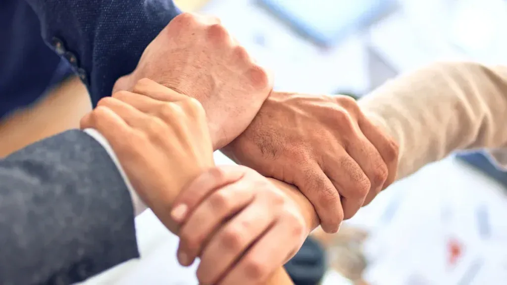 Business Process Outsourcing with Callnovo‘s HeroDash: Boost efficiency by 18-33% and customer satisfaction by 6-18% through improved organization, contextual responses, and quick resolutions.