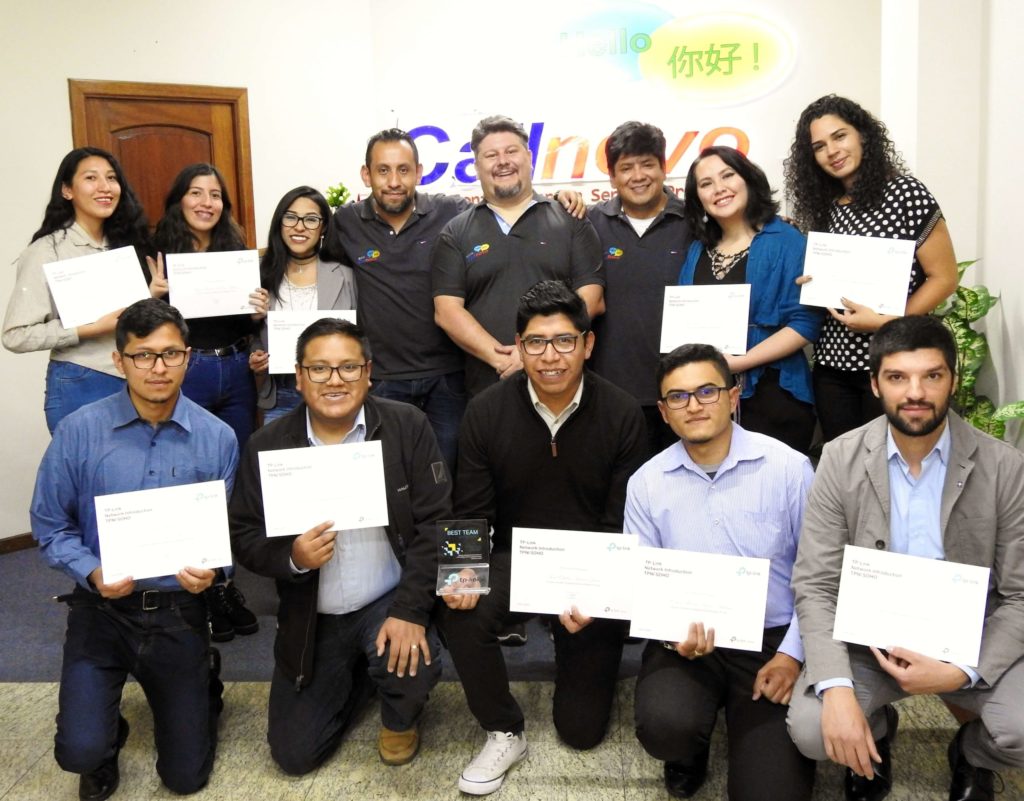 A picture of our TP-Link customer service team that is smiling under the leadership of Callnovo Bolivia's Operations Manager, Pablo Peñaloza, because they have received and maintained the award for Best TP-Link Service Provider since 2019 up until the present (2020).