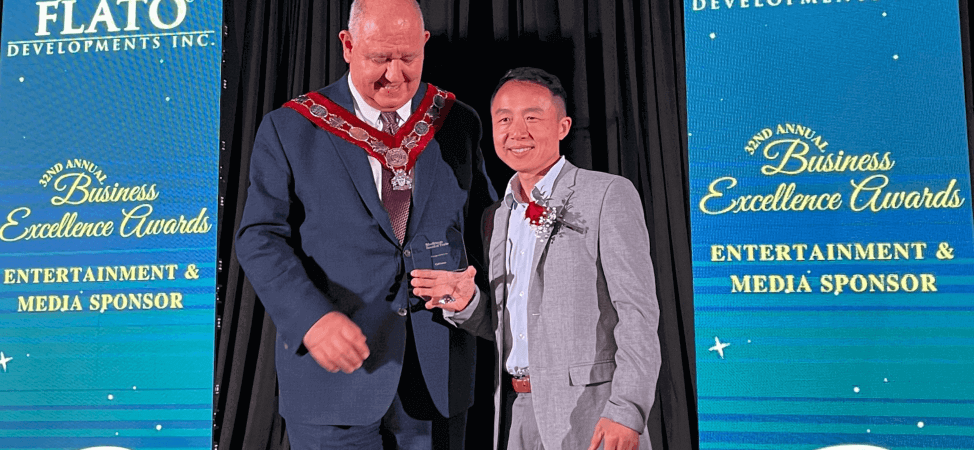 Markham’s mayor, Frank Scarpitti, congratulated Callnovo in Markham’s Annual Business Excellence Awards ceremony for becoming a finalist out of 11,000+ businesses in Markham; he invited Callnovo's CEO, Jackie Xu, up to the podium to exchange a few words.