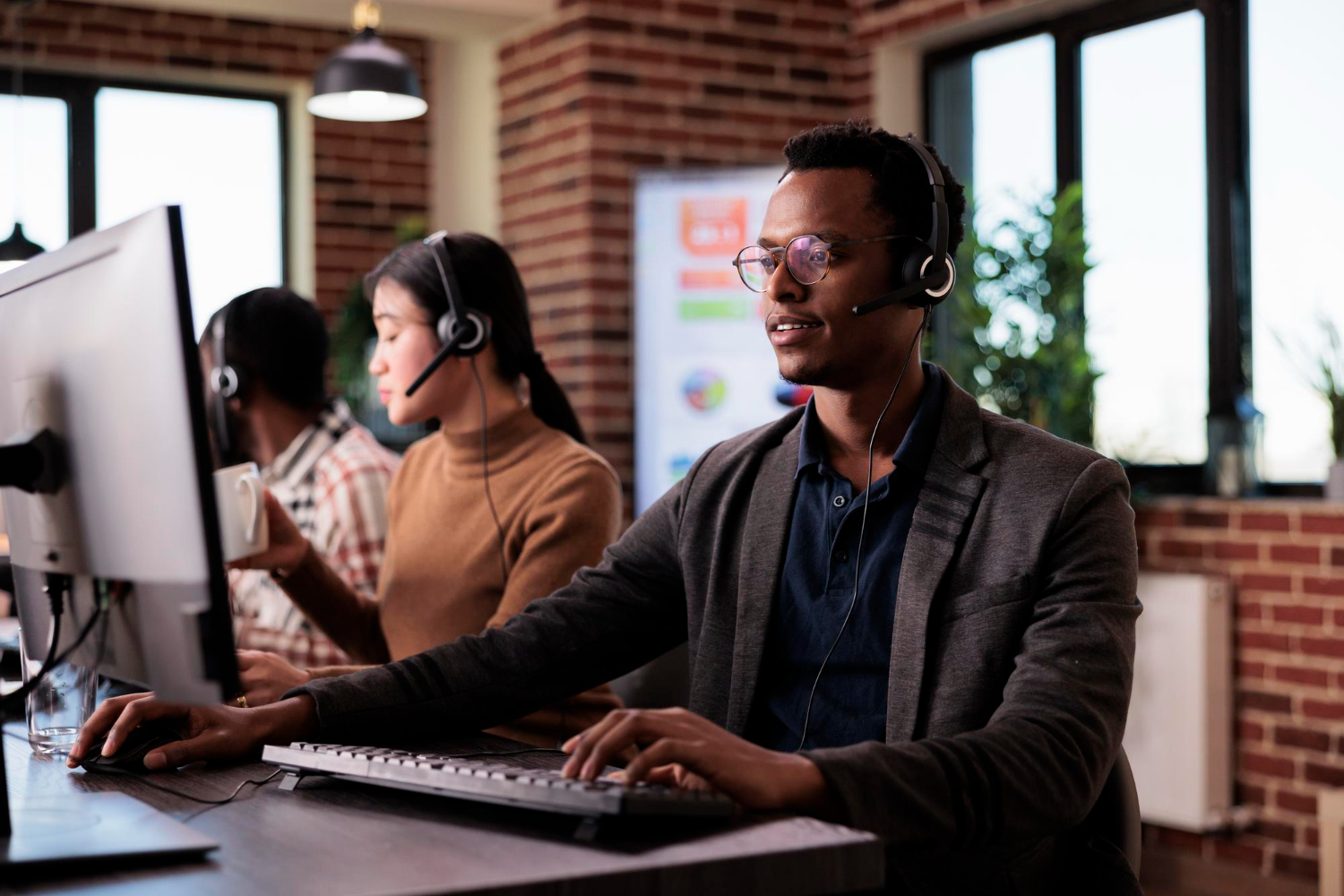 A renowned customer service outsourcing call center in Madagascar provides stellar customer support to an emerging e-Commerce brand looking to successfully-penetrate EMEA-based markets; the customer service agents provide tailored multilingual support to successfully-support the brand's growing customer base.