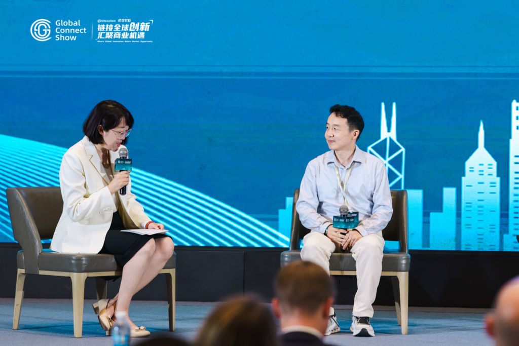 
图为总编辑陈娟女士（左）与Callnovo创始人兼CEO Jackie Xu（右）
