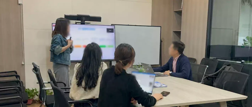 图为家具品牌方与Callnovo复盘现场