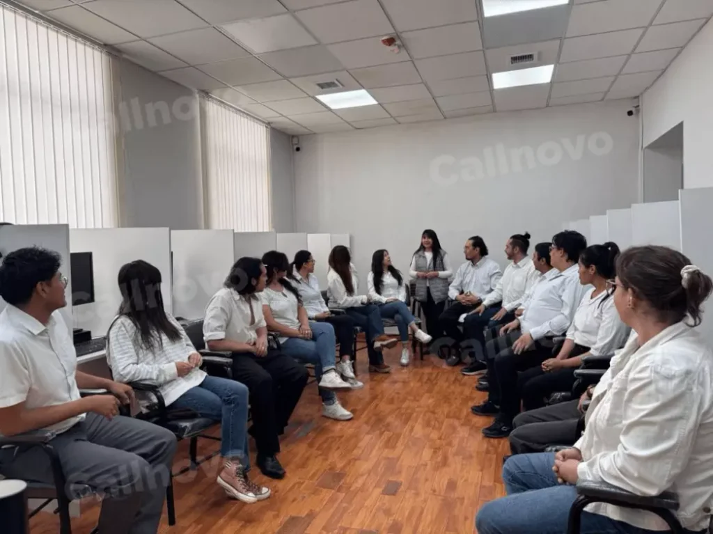 图为Callnovo英语售后客服实操培训场景